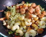 A picture of step 3 of Cheesy Veg Soya Macaroni Pasta.