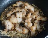 รูปขั้นตอนการทำที่ 3 ของ ข้าวราดปลาเก๋าผัดขึ้นฉ่าย