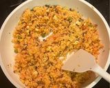 Foto langkah ke 3 dari resep MPASI butter cheese fried rice with beef, scrambled egg and frozen veggies.
