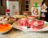 Foto del paso 1 de la receta: Rabo de toro guisado con manzanilla y setas