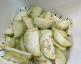 Foto del paso 1 de la receta: Escabeche de verduras (berenjena, zanahoria y cebolla)