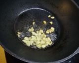 Gambar langkah 2 resipi Ayam Pad Kra Pao.
