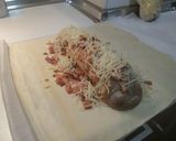 Foto del paso 6 de la receta: Hojaldre de solomillo de cerdo con miel, mostaza, bacon y queso