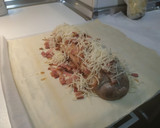 Foto del paso 6 de la receta: Hojaldre de solomillo de cerdo con miel, mostaza, bacon y queso