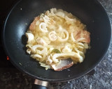 Foto del paso 3 de la receta: Salmón y sepia encebollados