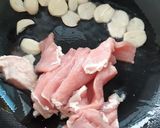 รูปขั้นตอนการทำที่ 1 ของ "หมูผัดดอกหอม" Stir Fried Onion Flower Stem with Pork