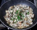 Foto del paso 4 de la receta: Champiñones con gambas y angulas