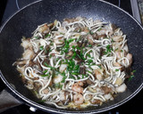 Foto del paso 4 de la receta: Champiñones con gambas y angulas