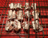 Foto del paso 17 de la receta: Hígado de cordero con crepinette a la brasa en varillas de laurel
