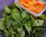 Foto langkah ke 1 dari resep 2. Sayur bening bayam wortel jagung.