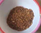 A picture of step 3 of Honey caramel crunch cake pops.