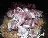 A picture of step 2 of Gosht Do Pyaza.