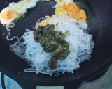 Foto langkah ke 4 dari resep Bihun goreng daging cabe ijo.