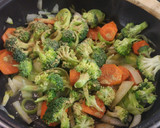 Foto del paso 2 de la receta: Pollo con brócoli y almendras estilo comida china