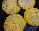 Foto del paso 4 de la receta: Arepas con zapallo y semillas