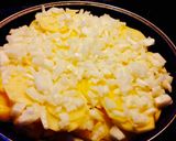 Foto del paso 2 de la receta Tortilla de patata con cebolla, truco de sabor