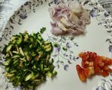 পেঁয়াজ- টমেটো দিয়ে উচ্ছে ভাজা(peyaj tomato diye ucche bhaaja recipe in Bengali) রেসিপির ধাপ 1 ছবি