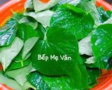 A picture of step 2 of Pan-Fried Beef Wrapped in Betel Leaves.