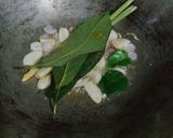 Foto langkah ke 2 dari resep Ayam suwir kemangi.