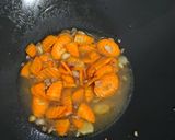 Foto langkah ke 4 dari resep Tumis Brokoli Wortel.