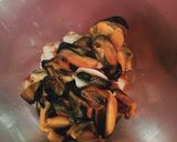 Foto del paso 2 de la receta: Barcas de endivias, con relleno de frutos del mar 😜🦐🧅