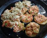 बटाटा पिझ्झा (Batata Pizza Recipe In Marathi) रेसिपी स्टेप 5 फोटो 