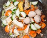 Foto langkah ke 3 dari resep Sup Pelangi Bakso.