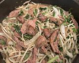 A picture of step 5 of Stir-Fried Bean Sprouts and Garlic Chives with Pork Liver & Chicken Liver Congee.