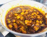 A picture of step 4 of Raw mango curry.