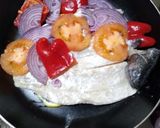 Foto del paso 2 de la receta: Trucha en sartén con cebolla y morrón