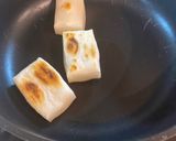 A picture of step 3 of Isobe Yaki - Japanese grilled rice cake with soy sauce, sugar and seaweed.