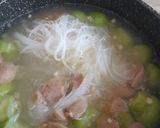 Foto langkah ke 5 dari resep Sup Oyong Soun Bakso.
