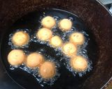 Foto langkah ke 4 dari resep Bola-bola ubi isi keju.