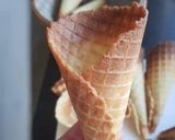 Une image de l'étape 8 de Glace onctueuse à la framboise avec son cornet fait maison.