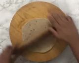 A picture of step 6 of Paneer potato paratha.