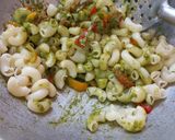 A picture of step 3 of Basil pesto macaroni.