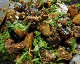 वांगे बटाटा सुकी भाजी (vange batata suki bhaji recipe in marathi) रेसिपी स्टेप 4 फोटो 