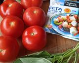 Une image de l'étape 1 de Petites tomates farcies feta, basilic et pignons de pin.