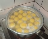 Foto langkah ke 3 dari resep Klepon ubi kuning.