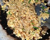 Foto langkah ke 2 dari resep Nasi Goreng Telur.