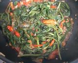 Foto langkah ke 3 dari resep Tumis Kangkung Ala Restoran.