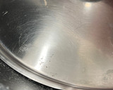 Foto del paso 8 de la receta: Tortilla mal hecha, de setas al ajillo, en wok
