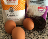 Foto del paso 1 de la receta: Bolitas de coco 🥥 y bolitas de coco 🥥 bañadas en chocolate 🍫