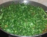 A picture of step 1 of Lahsooni Palak.
