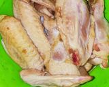Foto langkah ke 1 dari resep Garlic Parmesan Wings.
