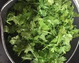 A picture of step 2 of Green chutney.
