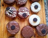 Foto del paso 8 de la receta: Alfajores Caseros bañados en Nutella 💣🍫