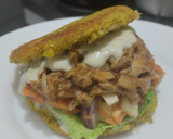 Foto del paso 14 de la receta: Arepa🥯de mazorca🌽rellena de pollo🍗, ensalada y salsa🍎tártara liviana🧆🥙🫓