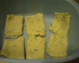 Foto langkah ke 4 dari resep Keripik Bawang Tanpa Telur.