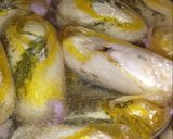 Foto del passaggio 2 della ricetta Soffice pollo con erbe aromatiche con salsa alla verza